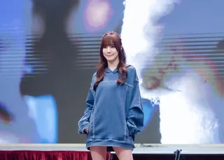 Amber 完美駕馭了三套風格迥異的服飾。（圖／美國棉提供）