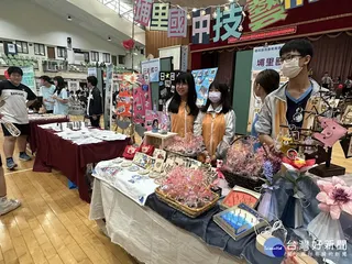 技藝教育成果展多元豐富。（記者扶小萍攝）