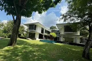 The price paid for the Shi family’s latest bungalow purchase in Cluny Hill works out to S$2,295 psf on a land area of 37,036 sq ft.