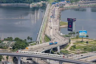 Traffic moving in both directions on Johor-Singapore Causeway. BERNAMA FILE PIC
