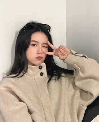 95後小花周也疑似談戀愛了。(取材自微博)