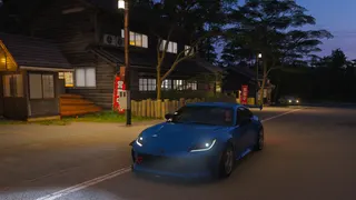 Forza Horizon 6 Hakone Nanamagari: A blue Toyota GR86 parked outside the building at the start of this nighttime touge race.