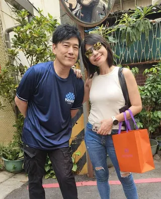 丁寧在社群平台分享跟多年老友王耀慶見面聊天的笑料話題。翻攝FB＠丁寧