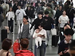 國家統計局22日發布2025年全國1%人口抽樣調查主要數據公報。圖為5月1日，前...