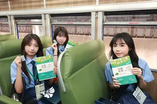 第一屆百大文化基地專書《島嶼座標：文化日日》，集結110處百大文化基地故事與影像，透過文字與攝影帶領讀者認識台灣各地文化風景。（圖／文化部）