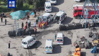 中国山西省沁源县通洲集团留神峪煤矿周五晚发生瓦斯爆炸事故，现场持续展开救援工作。（图取自央视新闻）