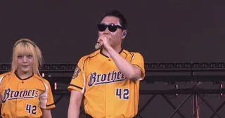 PSY要求全場粉絲跳起來。圖／翻攝自中信兄弟官方twitch