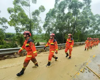 5月23日晚至24日凌晨，重慶市永川區出現特大暴雨，導致17人失聯，1人死亡。 ...