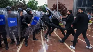 Getty Images Riot police clash with supporters of ousted party leader Ozgur Ozel at the main entrance of the party’s headquarters