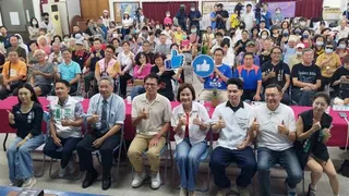 民眾黨24日在高雄左營區舉辦「民主現況與司法改革專題論壇」，民眾黨主席黃國昌（前...