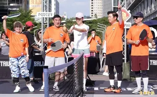 吳大維(左2)搭李明依(左1)出戰，慘遭曾國城(右2)垃圾話狂攻，右1為小鐘。(記者潘少棠攝)