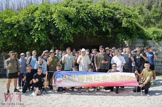 澎防部官兵參訪「西嶼彈藥本庫軍史文化園區」，實地走訪見證澎湖戰史的彈藥堡壘，在歷史記憶的傳承中，凝聚了堅實的向心力。(圖/澎防部提供)