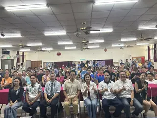高雄果貿社區舉辦「民主現況與司法改革專題論壇」，民眾黨黨主席黃國昌（第一排右五）...