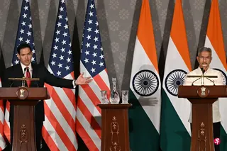 美国国务卿鲁比奥（左）与印度外长苏杰生（右）会谈后，一同举行记者会。 （法新社）