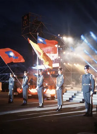 陸軍司令部80週年部慶昨晚音樂晚會，陸軍儀隊打頭陣。(呂謙提供)