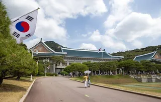 青瓦台就部分中國地圖軟體顯示南韓主要敏感設施位置表示，南韓國土交通部將通過南韓境...