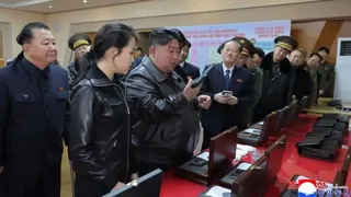 金正恩帶著女兒金主愛一同視察。（圖／翻攝自朝中社）