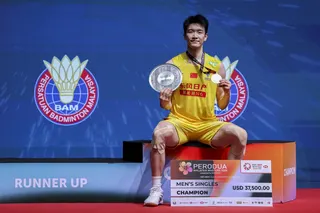 China’s Li Shifeng defeated Thailand’s Panitchaphon Teeraratsakul in straight sets to retain the Malaysia Masters crown. — Bernama pic
