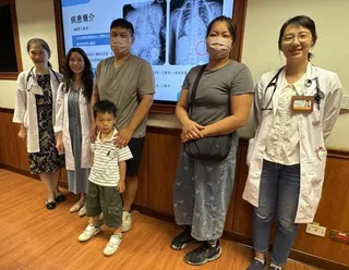 4歲鄧小弟成功裝置兒童無導線心律調節器續命，創下全台年紀最小案例。（記者郭韋綺／...