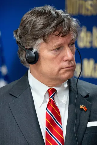 美国国务院常务副国务卿克里斯托弗·兰多宣称，美国政府可能将印度视为经济和战略威胁，此言令一些印度官员感到震惊。