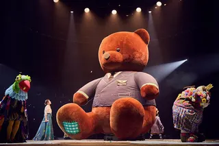 劉若英《飛行日》巡迴演唱會工程浩大，帶著14組貨櫃將飛天鯨魚、旋轉巨熊等大型道具帶到美國。（圖／相信音樂提供）