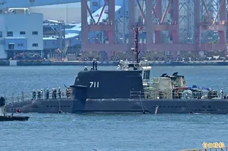 海鯤號持續推近海測進程，不受政治紛擾影響。(記者李惠洲攝)