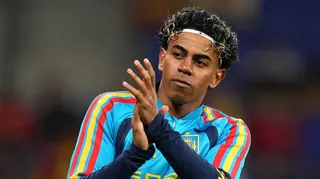 Lamine Yamal applauds