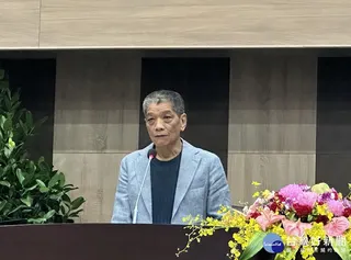 何議長請縣府爭取供水改善計畫。（記者扶小萍攝）