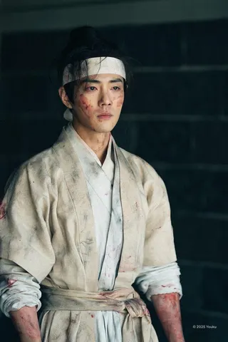 「藏海傳」男主角肖戰眼神全是戲。(圖／中視提供)