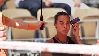 Aryna Sabalenka cools down on court
