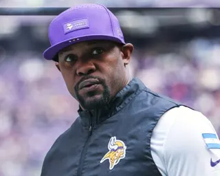 Brian Flores stands on the sideline during a Minnesota Vikings game.