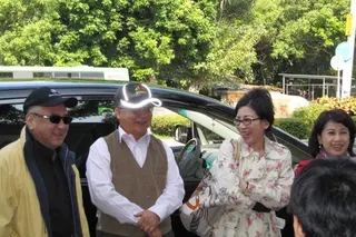 陳文茜（右二）和尹衍樑（左二）曾當了5個月的醫院鄰居。(摘自臉書)