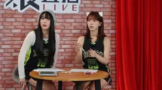 三上悠亞（右）與梓梓同台。(圖／浪LIVE提供）