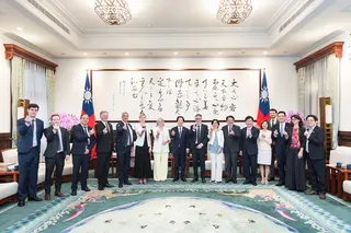 賴清德接見「法國國民議會友台小組主席帕媞斯黛（Marie-Noëlle Battistel）訪團」，成員包括法國社會黨黨主席福爾（Olivier Faure）、議員琵葉芃（Christine Pirès-Beaune）、杜碧霂蕾（Virginie Duby-Muller）、伊勢比（Cyrille Isaac-Sibille）、柯頌（Mickaël Cosson）等。   圖：總統府提供