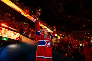 Claude Lemieux carries the torch on Monday night before the Montreal Canadiens’ Game 3 of the Eastern Conference final at Bell Centre.