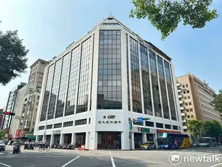 民眾黨創黨主席柯文哲先前用選舉補助款購買北市濟南路與林森南路口的濟南大樓大樓三樓的商辦，近日又以高價賣出。   圖：張良一 / 攝（資料照）