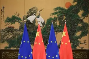 金融時報：歐盟擬強制企業 減少依賴紅色供應鏈