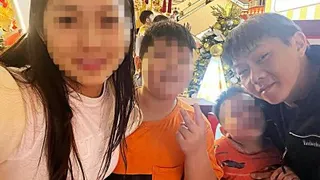 邱国辉（右）生前常与太太和孩子外出旅游。（取自面子书）