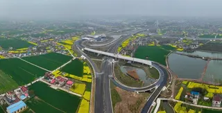 2024年3月，滬陝高速公路平潮至廣陵段擴建工程現場。（新華社資料照）