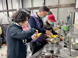 學員親手DIY健康養生料理，從飲食中實踐健康生活。（圖/記者廖妙茜翻攝）