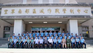 賴清德赴高雄「空軍南部區域作戰管制中心」、「國防部軍備局生產製造中心第205廠」。 圖：總統府提供