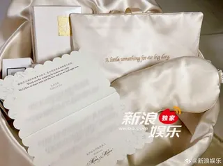 奚夢瑤與何猷君喜帖。翻攝新浪娛樂微博