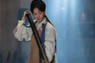 杨紫提前三个月学习制墨古法工序。（互联网）
