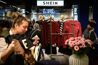 2月，中国快时尚零售商Shein在法国西部昂热市的门店的开业。对于欧洲而言，减少对中国商品的依赖可能极其棘手。