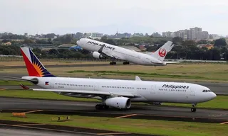 日本航空一架客機29日從羽田機場起飛、原定飛往鹿兒島機場，卻在空中發生機體異常，...