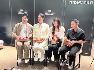 申鉉濬幽默表示，要領兩份片酬。（圖／童心娛樂提供）