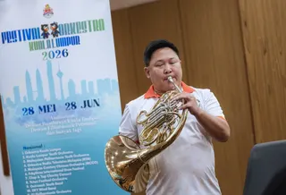 Supakorn University Faculty of Music lecturer Supreeti Ansvananda gives guidance to participants at the Oboe, French Horn and Trumpet Instrument Workshop in conjunction with the Kuala Lumpur Orchestra Festival (FOKL) at Rumah Tangsi recently.— Bernama pic