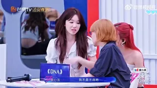 李心潔看到范瑋琪失落的模樣，也很心疼，但她也有無法選擇范瑋琪的理由。翻攝微博