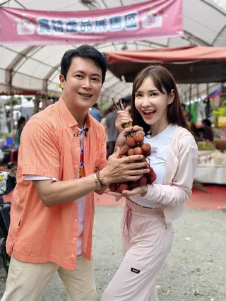 徐千京看到玉荷包完全錢包失守，被王燦抓包開始前就在偷吃。民視提供