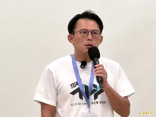 黃國昌出席民眾黨黨公職共識營致詞。(記者李容萍攝)
